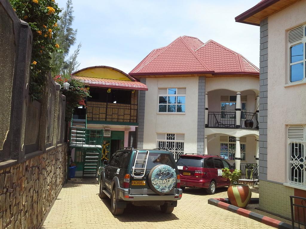 Radius Guest Flats Bed & Breakfast Kigali Bagian luar foto