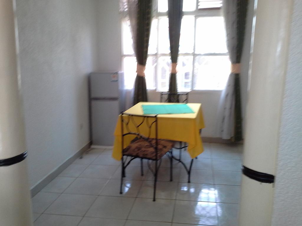 Radius Guest Flats Bed & Breakfast Kigali Bagian luar foto