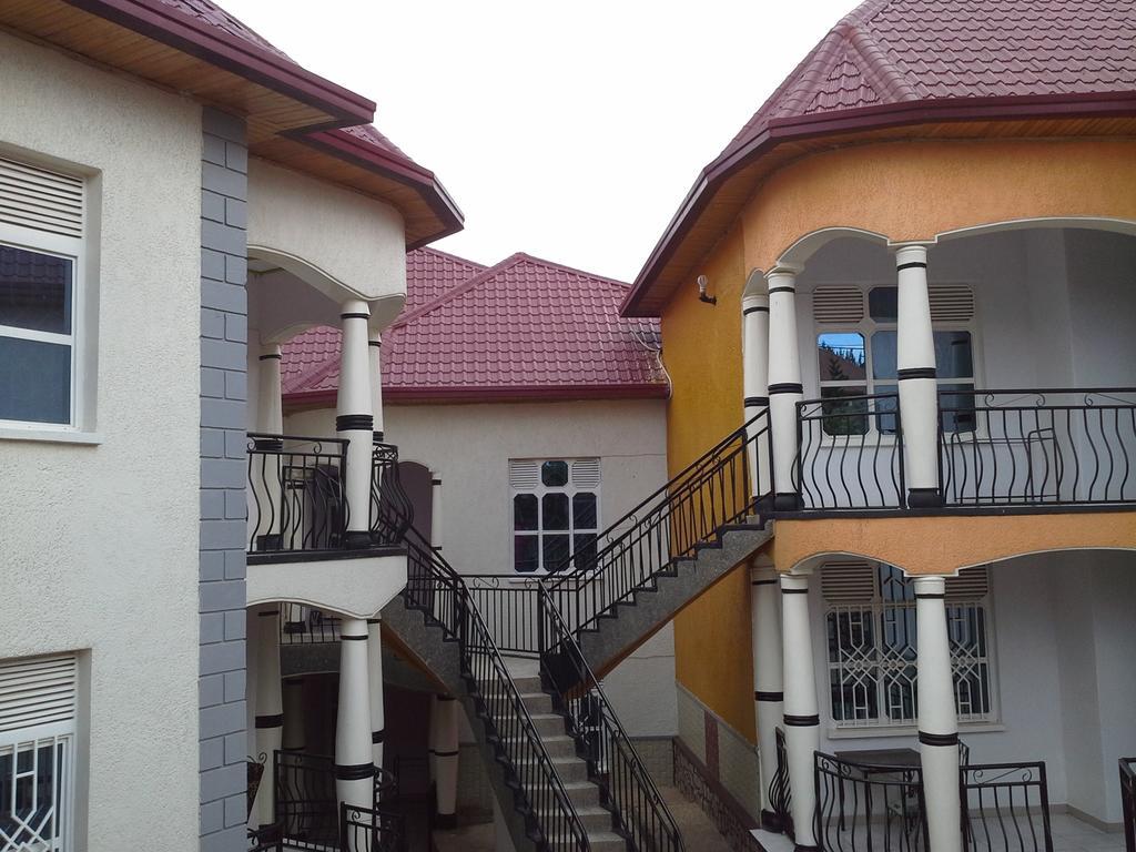 Radius Guest Flats Bed & Breakfast Kigali Bagian luar foto