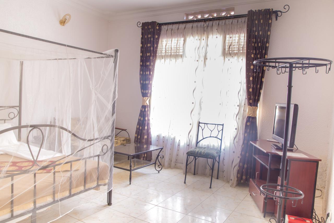 Radius Guest Flats Bed & Breakfast Kigali Bagian luar foto