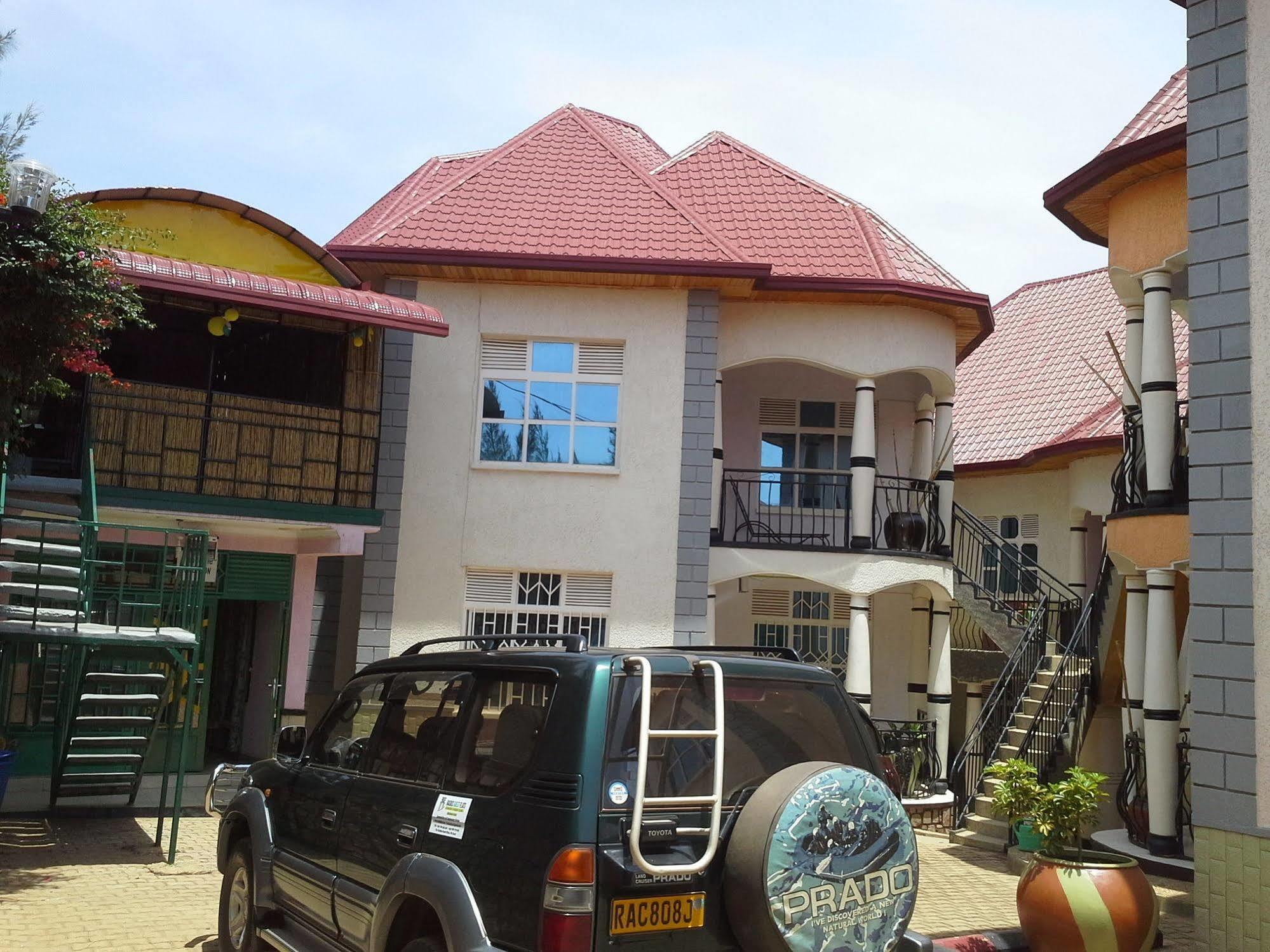 Radius Guest Flats Bed & Breakfast Kigali Bagian luar foto